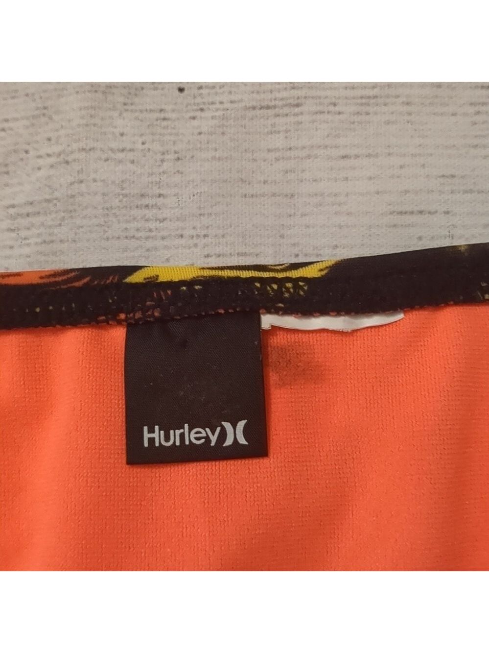 Hurley bikini size small ? - Picture 2 of 5
